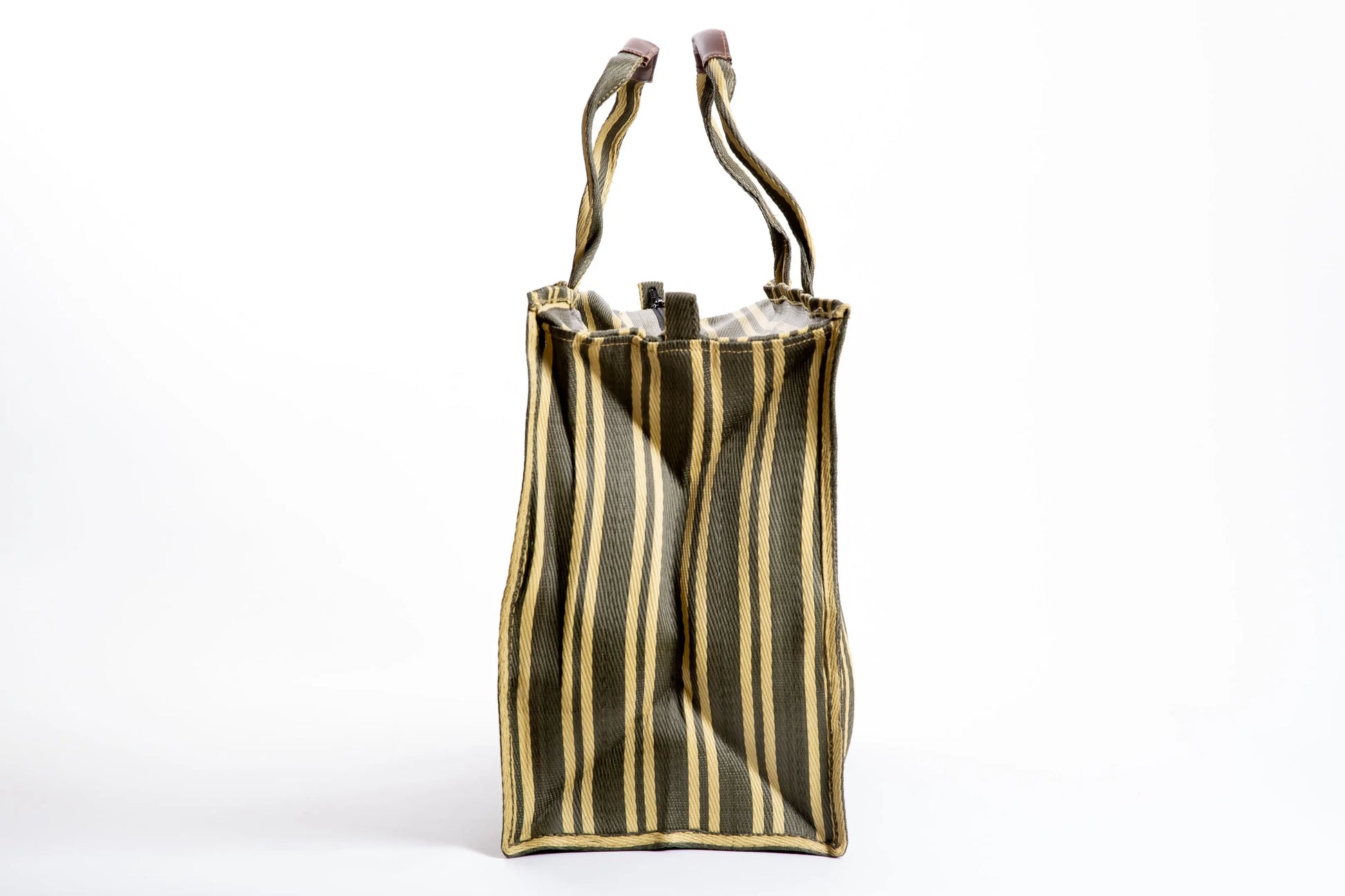 Explorer bag in Pine & Pearl colors, made of recycled nylon, from Less is Bore