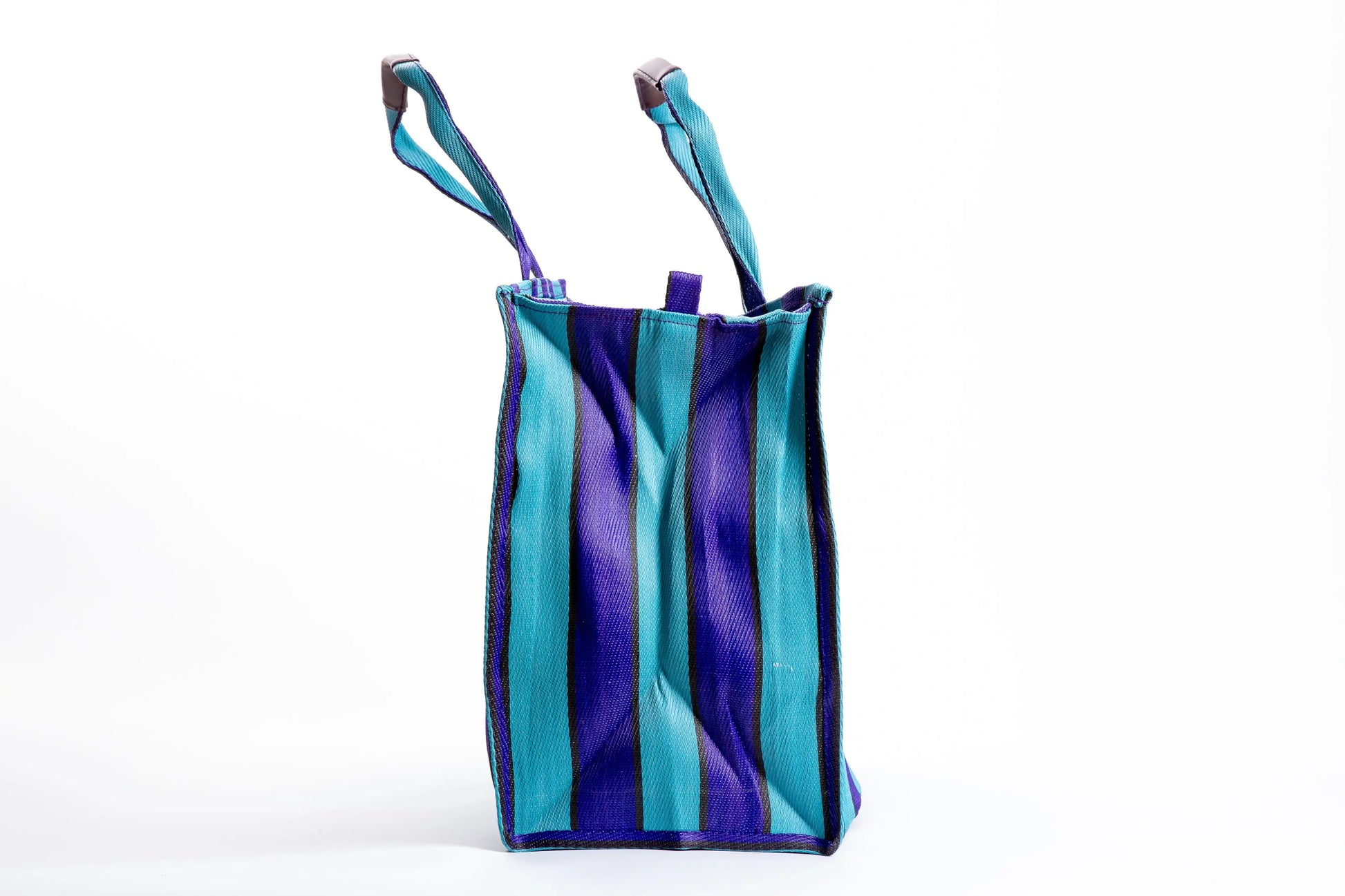 Explorer bag in Sky & Surf colors, made of recycled nylon, from Less is Bore