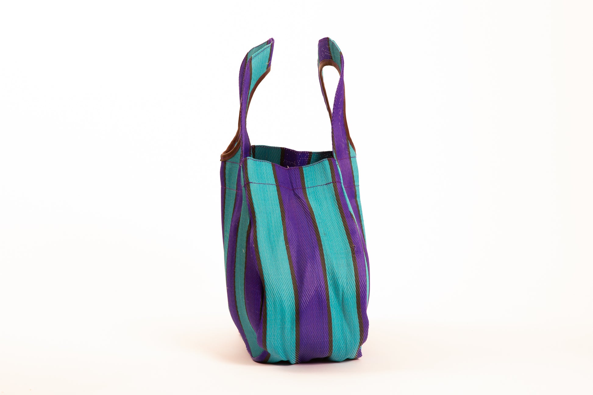 Fidget bag in Sky & Surf colors, made of recycled nylon, from Less is Bore